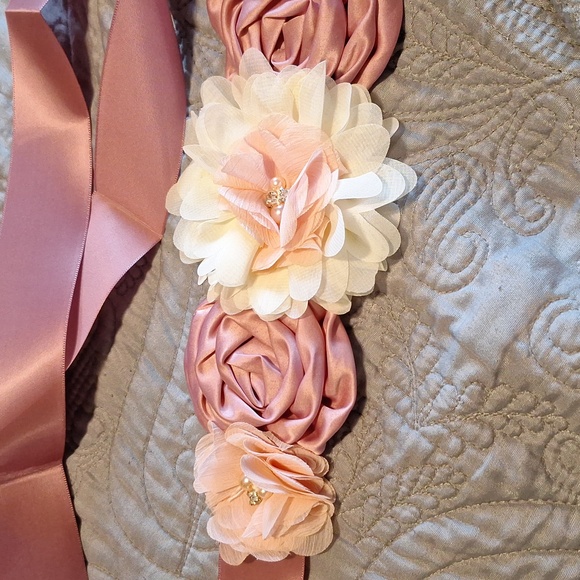Flower belt with matching headband. - Picture 2 of 3